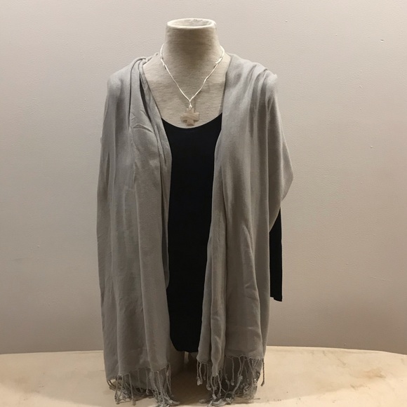 Light grey rectangular fringed Pashmina. Excellent used condition - Picture 2 of 10